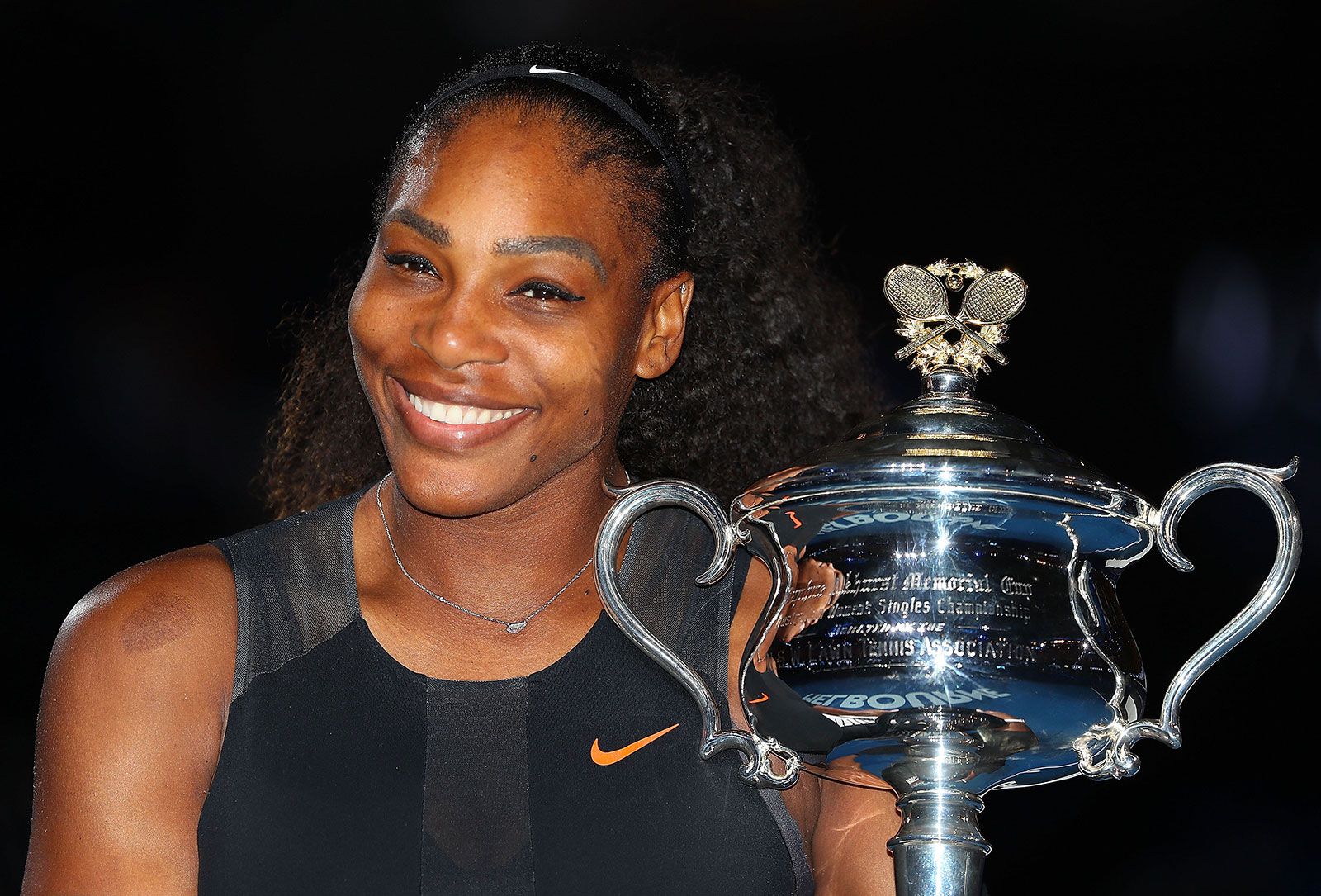 Serena-Williams-womens-single-trophy-Australian-Open-Januray-28-2017.jpg