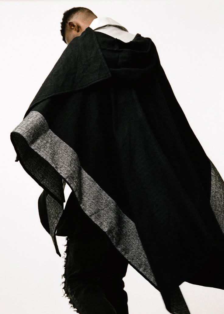 532f4f7a8666d3de0a42fbeff0c0a8c5--black-cape-men-fashion.jpg