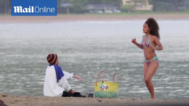 video-undefined-1E9F5FC600000578-854_636x358.jpg