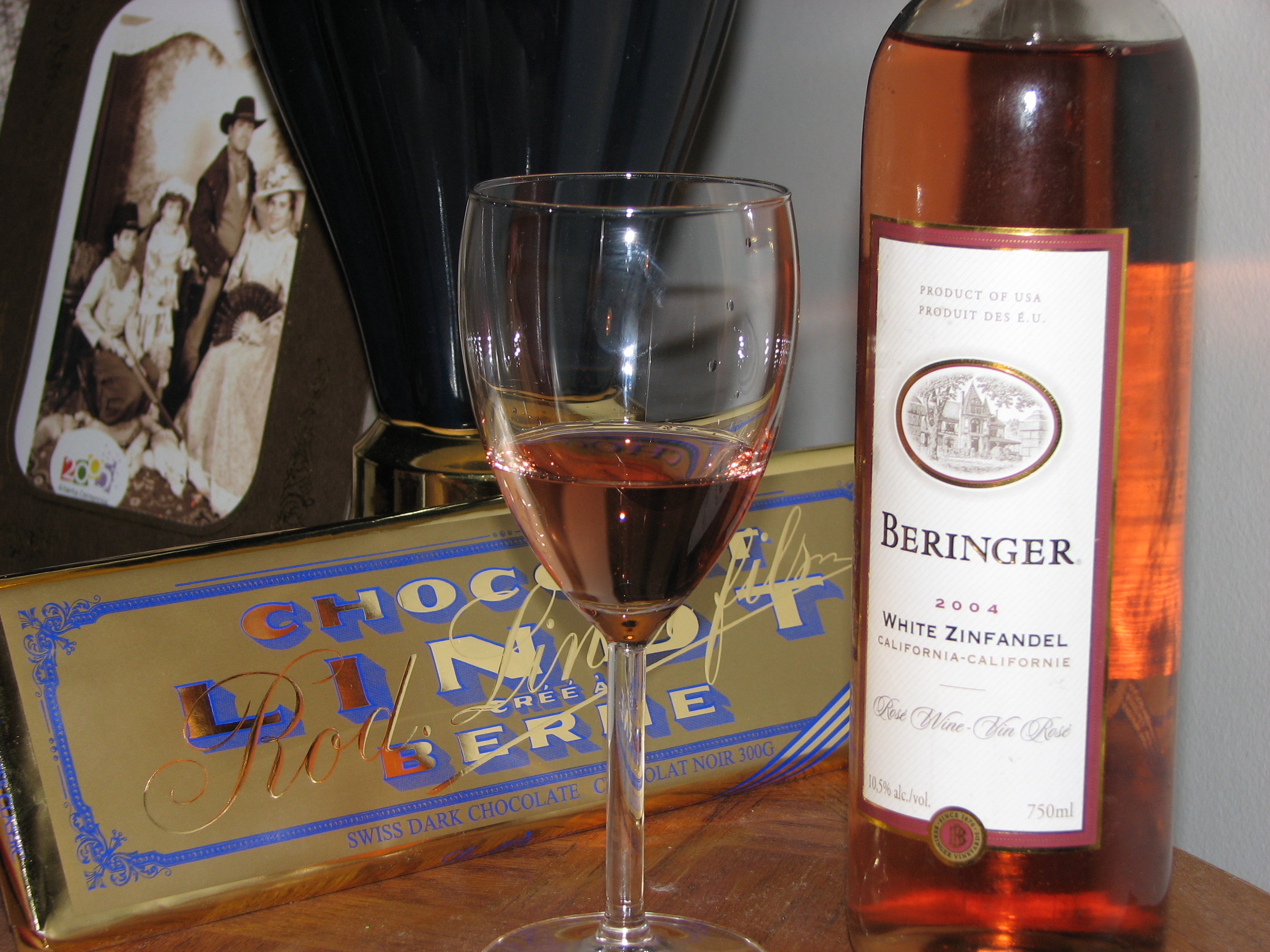 Beringer_White_Zinfandel.jpg