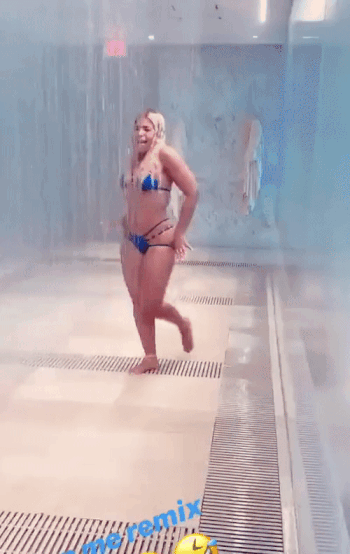 Ashanti-Wet-Bikini-Pussy-Dance-.gif