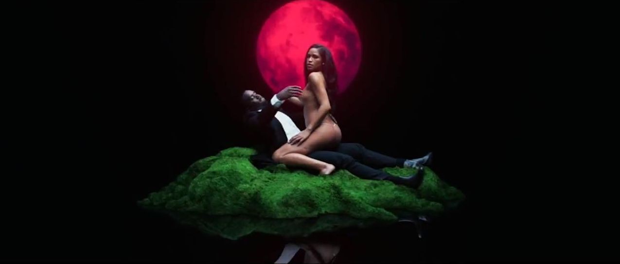 Cassie-Ventura-Topless-10.jpg