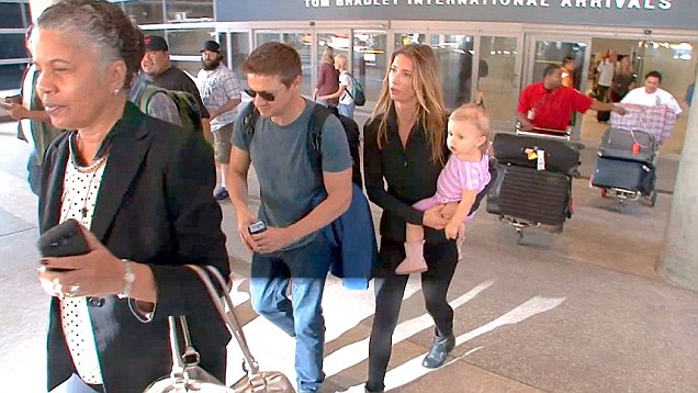 video-undefined-26FF05AE00000578-194_636x358.jpg