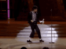 michael-jackson-moon-walk.gif