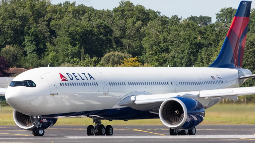 Delta A330 Engine Catches Fire at Orlando, Passengers Evacuated via Emeregnecy Slide