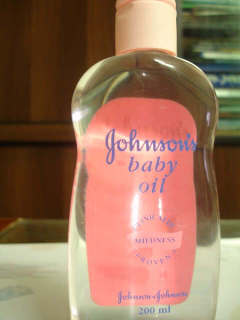 Johnson_Johnson_Baby_Oil.jpg