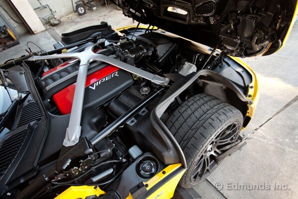 2013_srt_viper_eng_fe_1211121_600.jpg