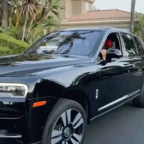 nicki-driving.gif