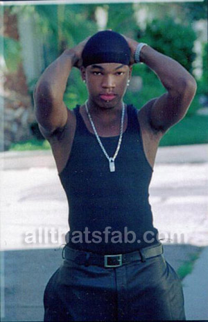 neyo-hands-up.jpg