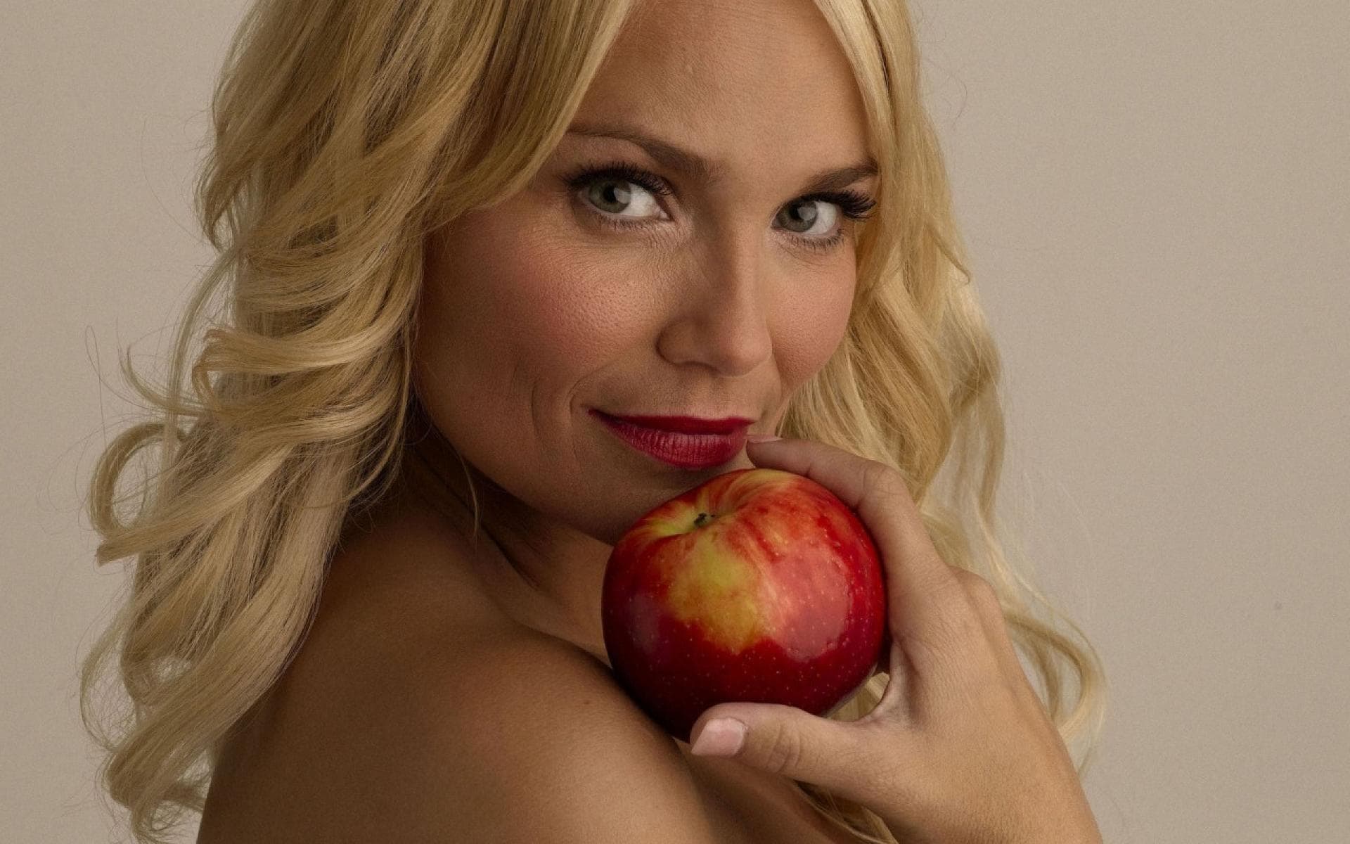 14_Kristin-Chenoweth.jpg
