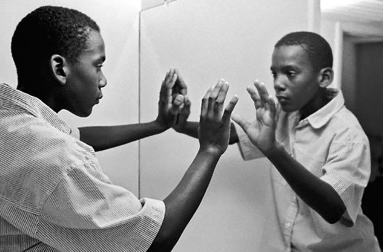 black-boy-mirror-500x330-770x508.jpg