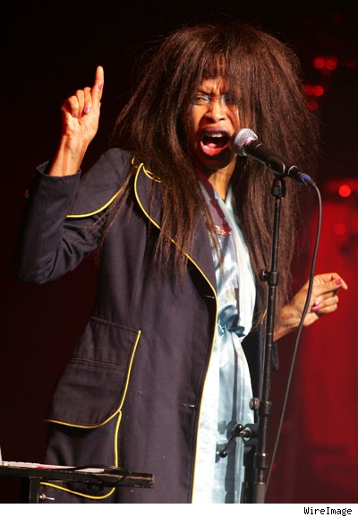 0813_badu_wi.jpg