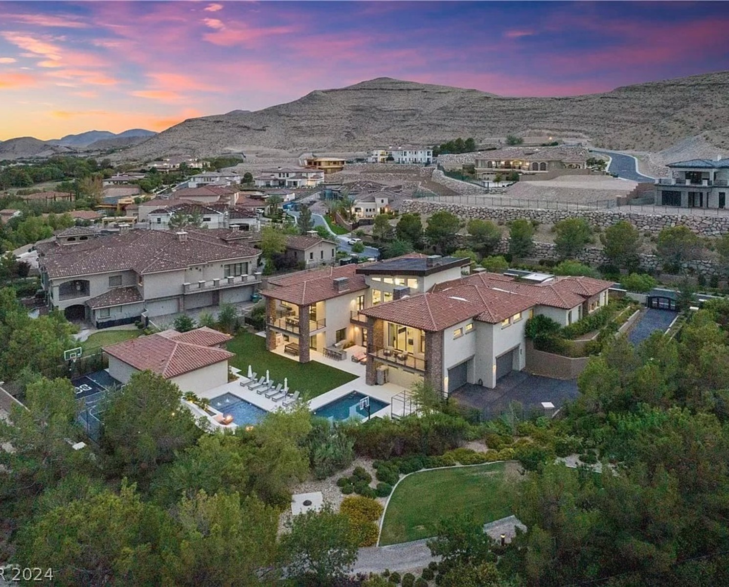 crazyluxuryhomes.com