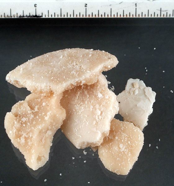 560px-crack.jpg