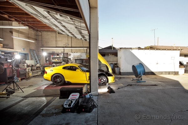 2013_srt_viper_prf_fe_1211121_600.jpg