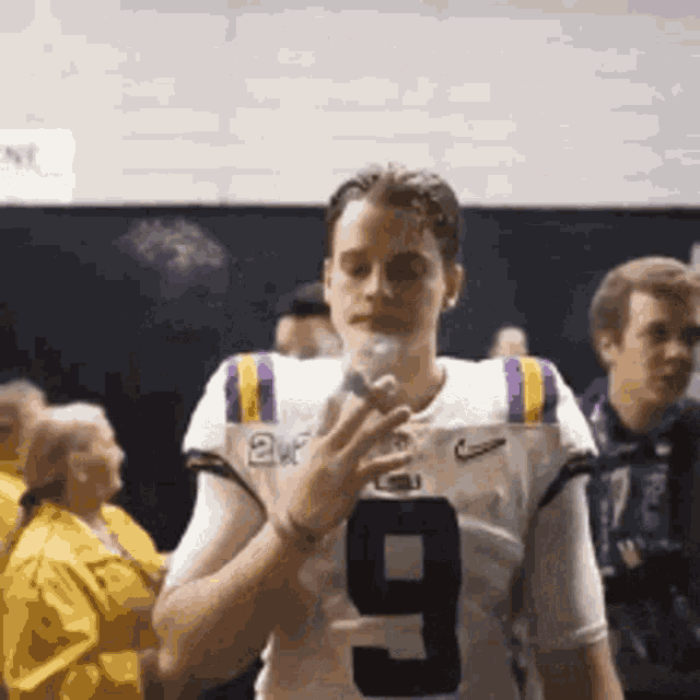 joe-burrow-cigar.gif