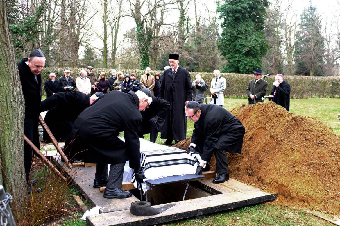 966403-463986-41864-Jewish-burial.jpg