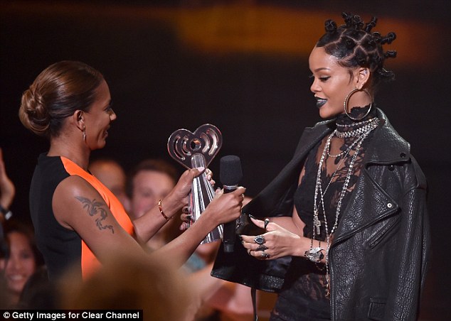 article-2624640-1D82E09000000578-322_634x452.jpg
