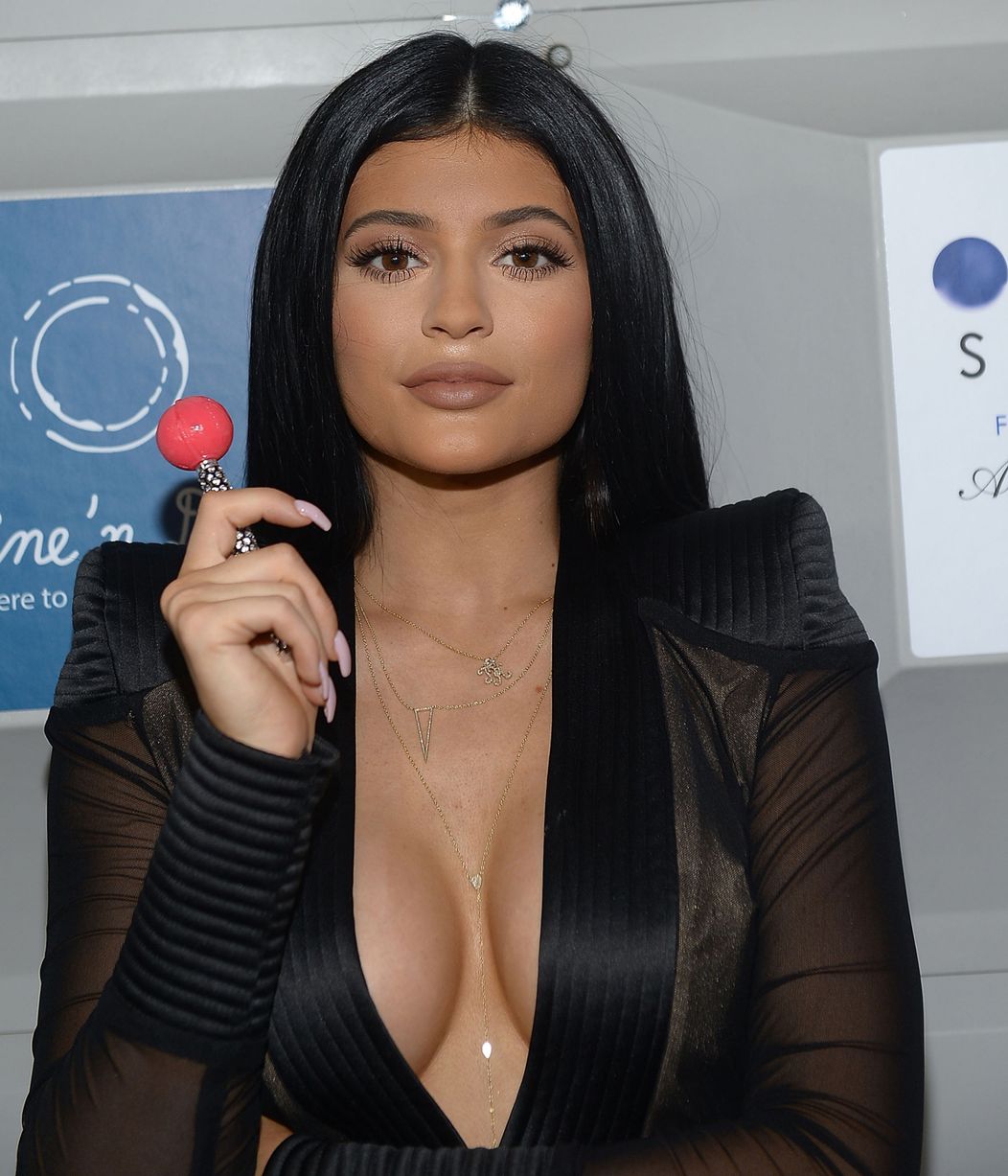 Kylie-Jenner-attends-the-Sugar-Factory-opening.jpg