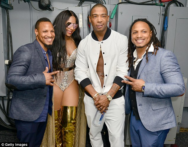 49869E1300000578-0-Golden_Ja_Rule_and_Ashanti_rose_to_the_top_of_the_music_charts_i-m-173_1519411435583.jpg