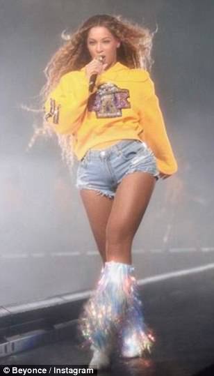 4B2CAFEF00000578-5617339-Legs_get_going_Strutting_down_the_runway_style_stage_Beyonce_sho-a-31_1523779295441.jpg