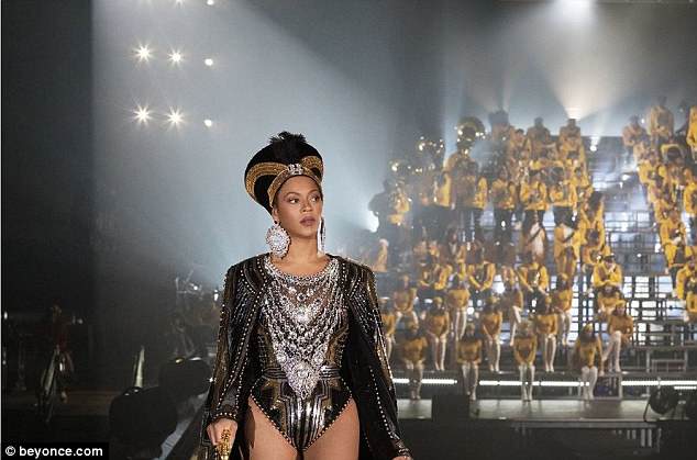 4B2CB4D700000578-5617585-Queen_Bey_is_here_The_mom_of_three_wore_an_opulent_Egyptian_styl-a-39_1523787824358.jpg