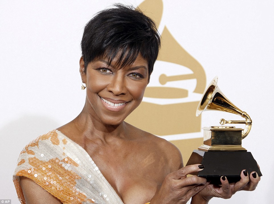 300E018B00000578-3394635-Gone_too_soon_Natalie_Cole_above_in_2009_who_passed_away_on_New_-a-47_1452551266414.jpg
