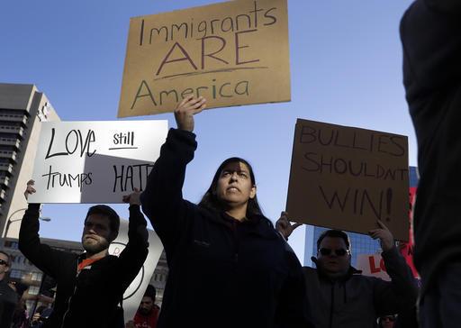 aptopix-trump-protests-missouri-d251e6bc8c18587c.jpg