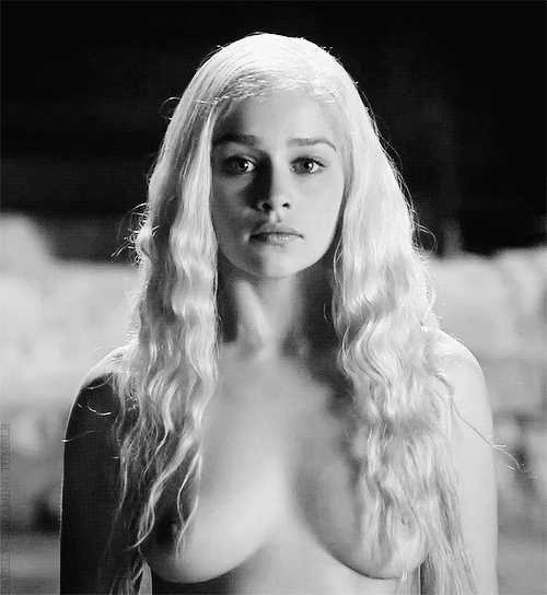 Emilia%20Clarke%20%28Game%20of%20Thrones%20GIF1%29.gif