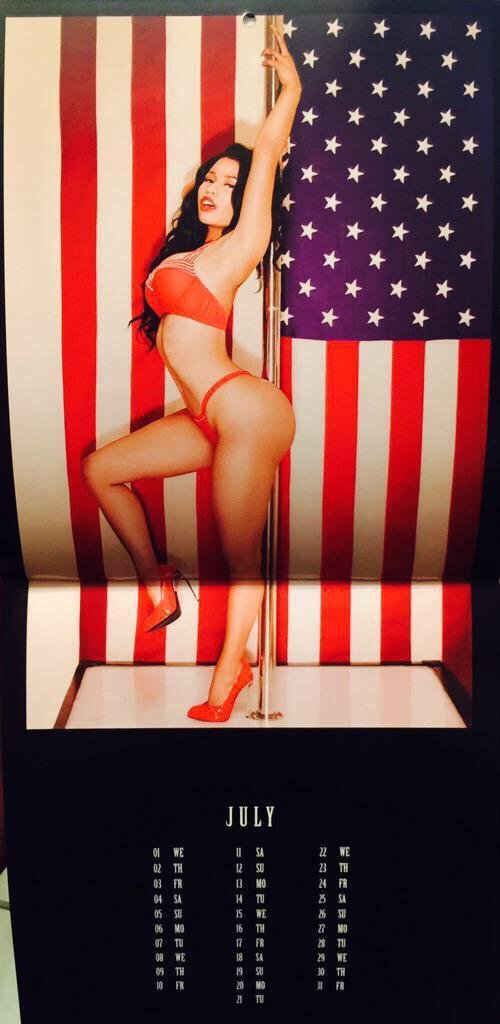 Nicki-Minaj-Calendar-2015-Naked-08.jpg