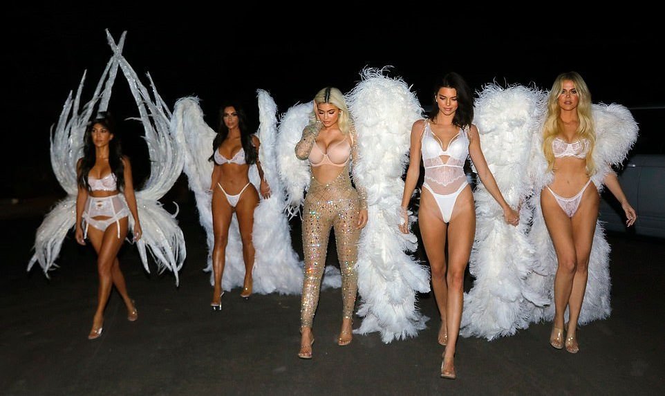 Kim-Kourtney-Khloe-Kardashian-Kendall-Kylie-Jenner-Sexy-TheFappeningBlog.com-36.jpg