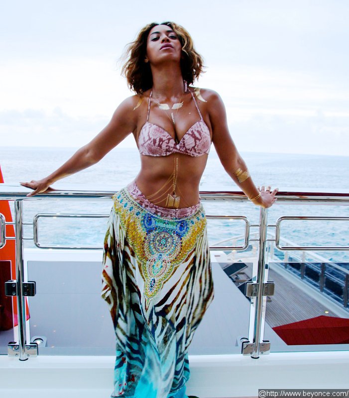 beyonce-shares-photos-of-toned-bikini-body-amid-pregnancy-speculations.jpg
