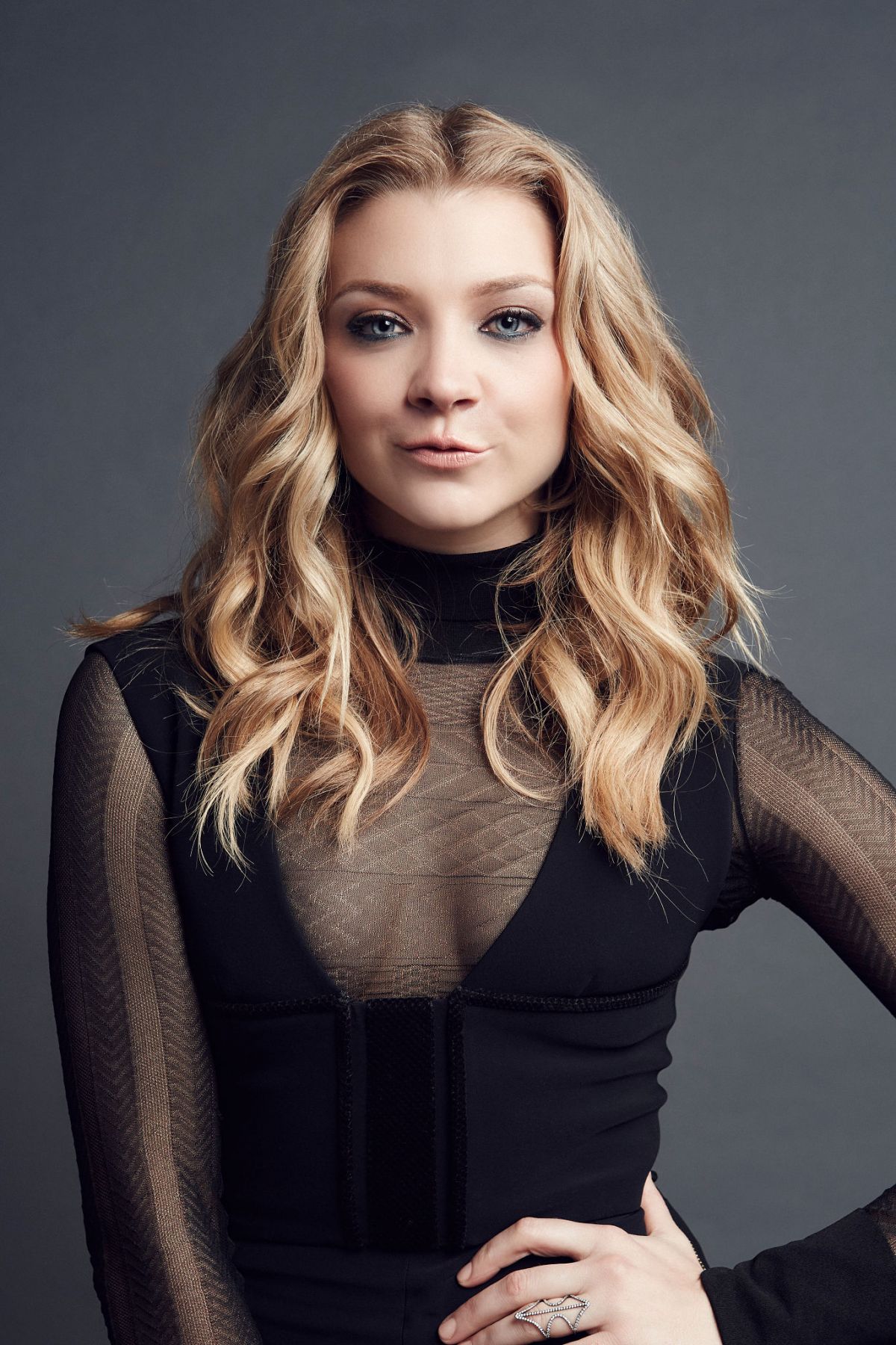 natalie-dormer-people-s-choice-awards-2016-portrait-session_1.jpg