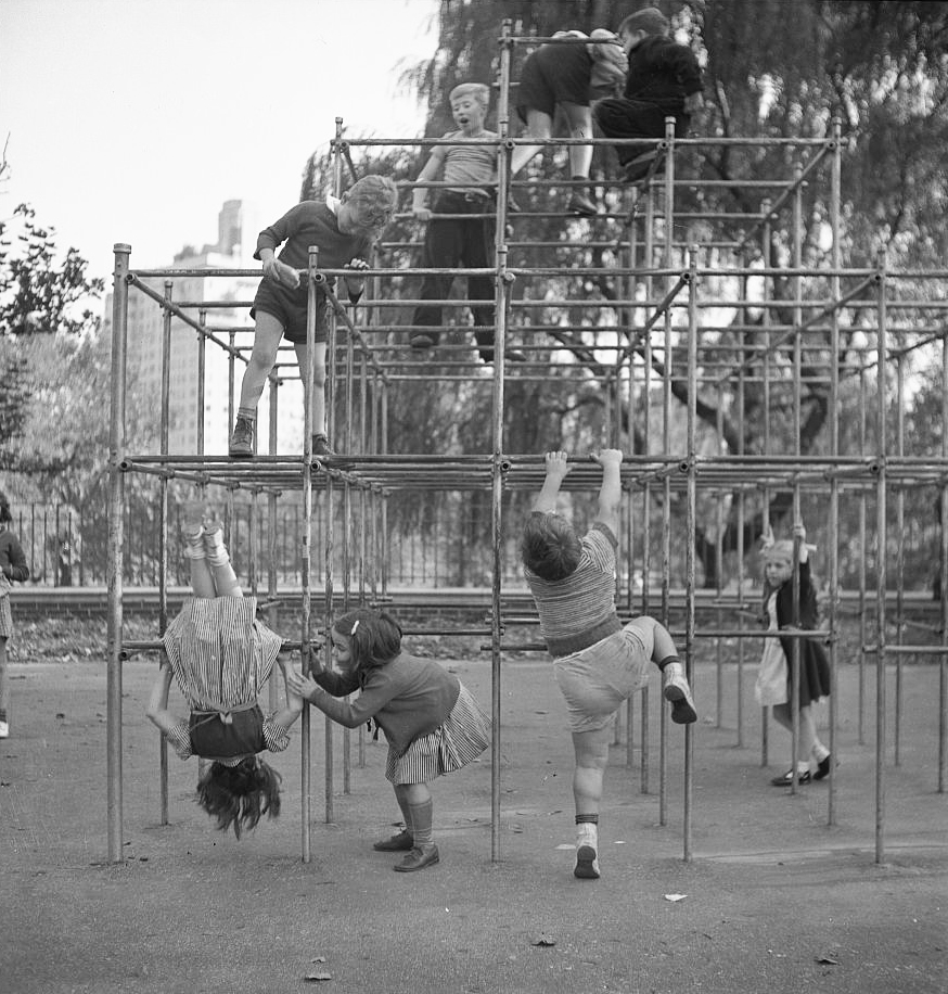 2.Playground_1942_LOC_8d23003v3.jpg