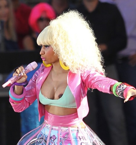 nicki_minaj_nip_slip_good_morning_america_august_5_2011_5-450x478.jpg