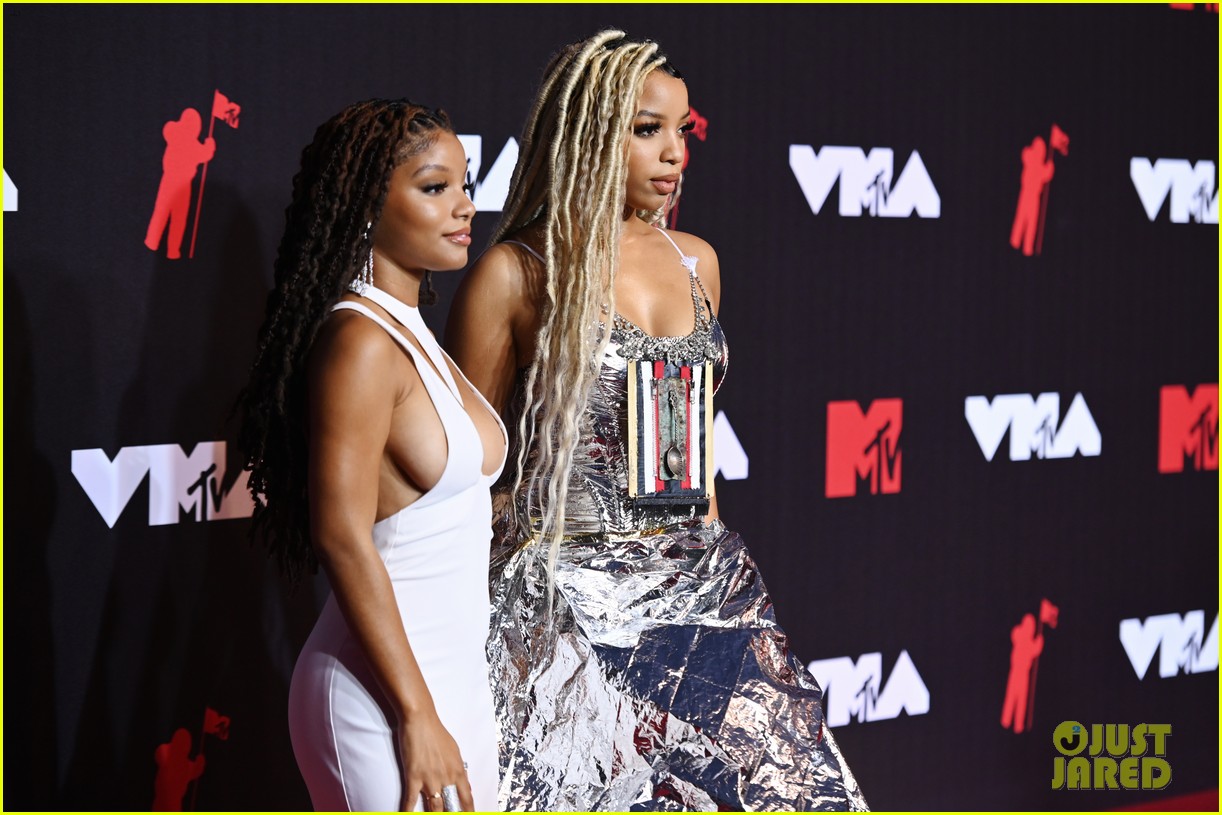 chloe-halle-bailey-mtv-vmas-red-carpet-10.jpg