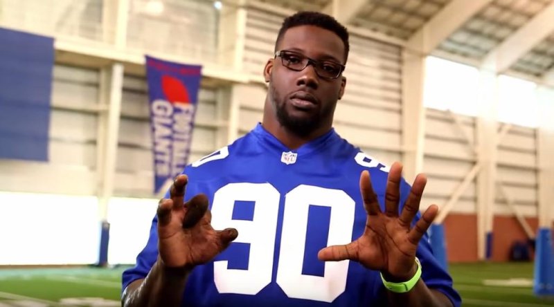 Giants-Jason-Pierre-Paul-shows-mangled-hand-in-fireworks-safety-video.jpg