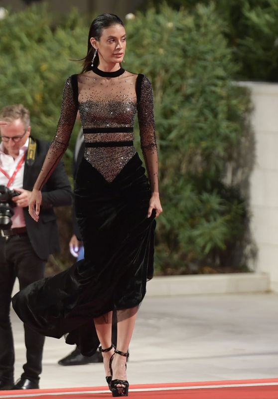 laysla-de-oliveira-guest-of-honour-screening-at-the-76th-venice-film-festival-9_thumbnail.jpg