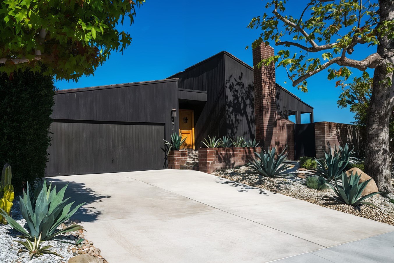 crazyluxuryhomes.com