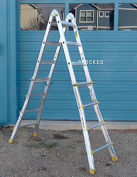 figure_28_articulated_step_ladder.jpg