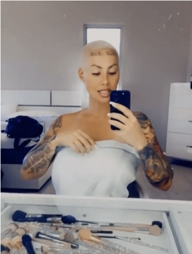 Amber-Rose-Topless-2.gif