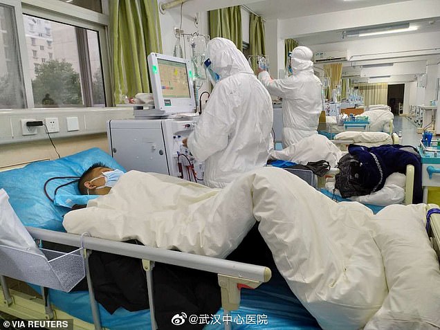 23885452-7931081-Medical_staff_attending_to_patients_in_Wuhan_China_at_the_city_s-a-54_1580039474586.jpg