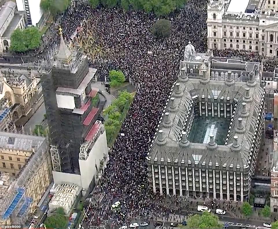 29298868-8394281-Vast_crowds_of_people_packed_into_Parliament_Square_London_today-a-117_1591460814567.jpg