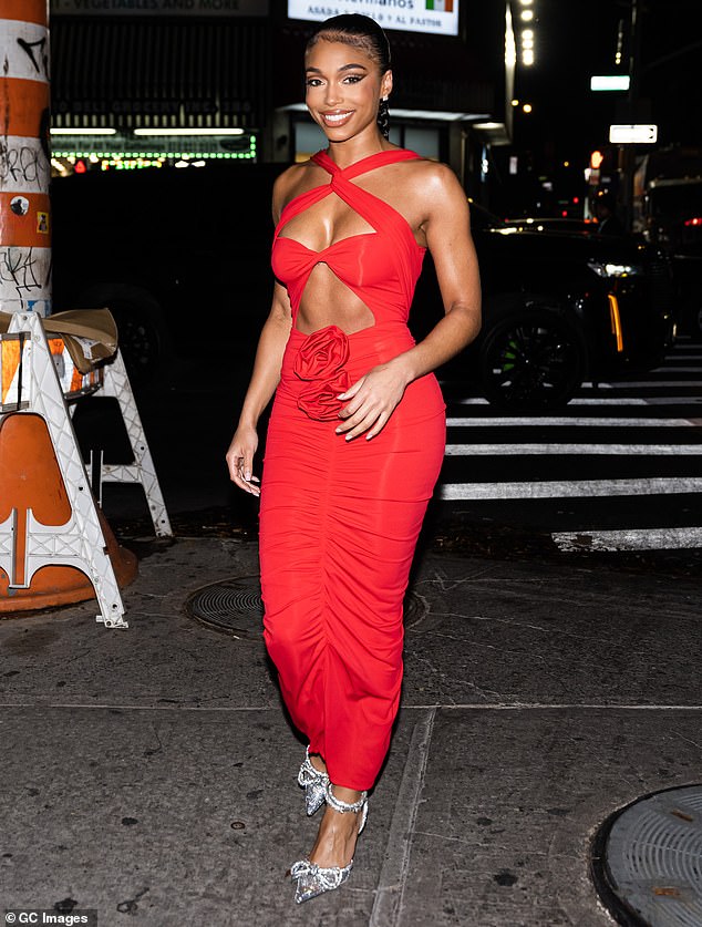 64702203-11444979-Busty_Lori_Harvey_showed_off_her_impressive_chest_while_walking_-m-83_1668799569305.jpg