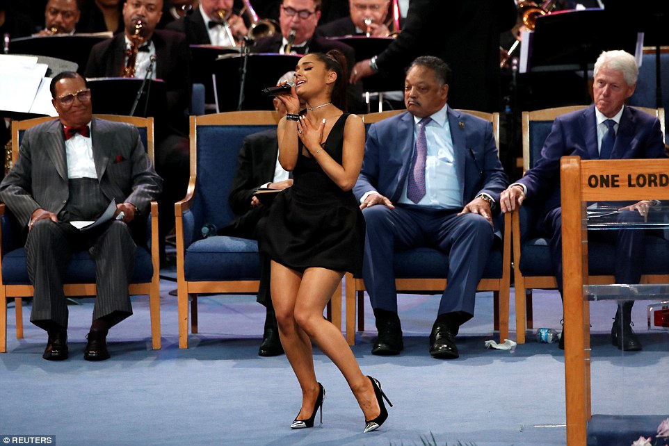 4F91A56500000578-6118217-Ariana_Grande_s_performance_was_well_received_with_the_audience_-a-121_1535742932815.jpg