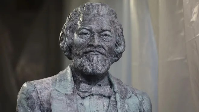 Frederick-Douglass-statue.png