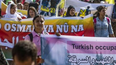 Syrian Kurdish women protest against Turkey's plans for a military operation, in the town of Qahtaniya, Syria (7 October 2019)