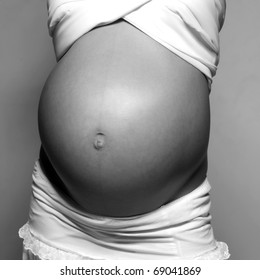 black-white-belly-pregnant-woman-260nw-69041869.jpg