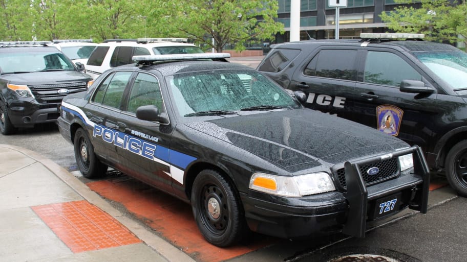 Sheffield_Lake_Ohio_Police_Ford_Crown_Victoria__17077790573_tuvdyk