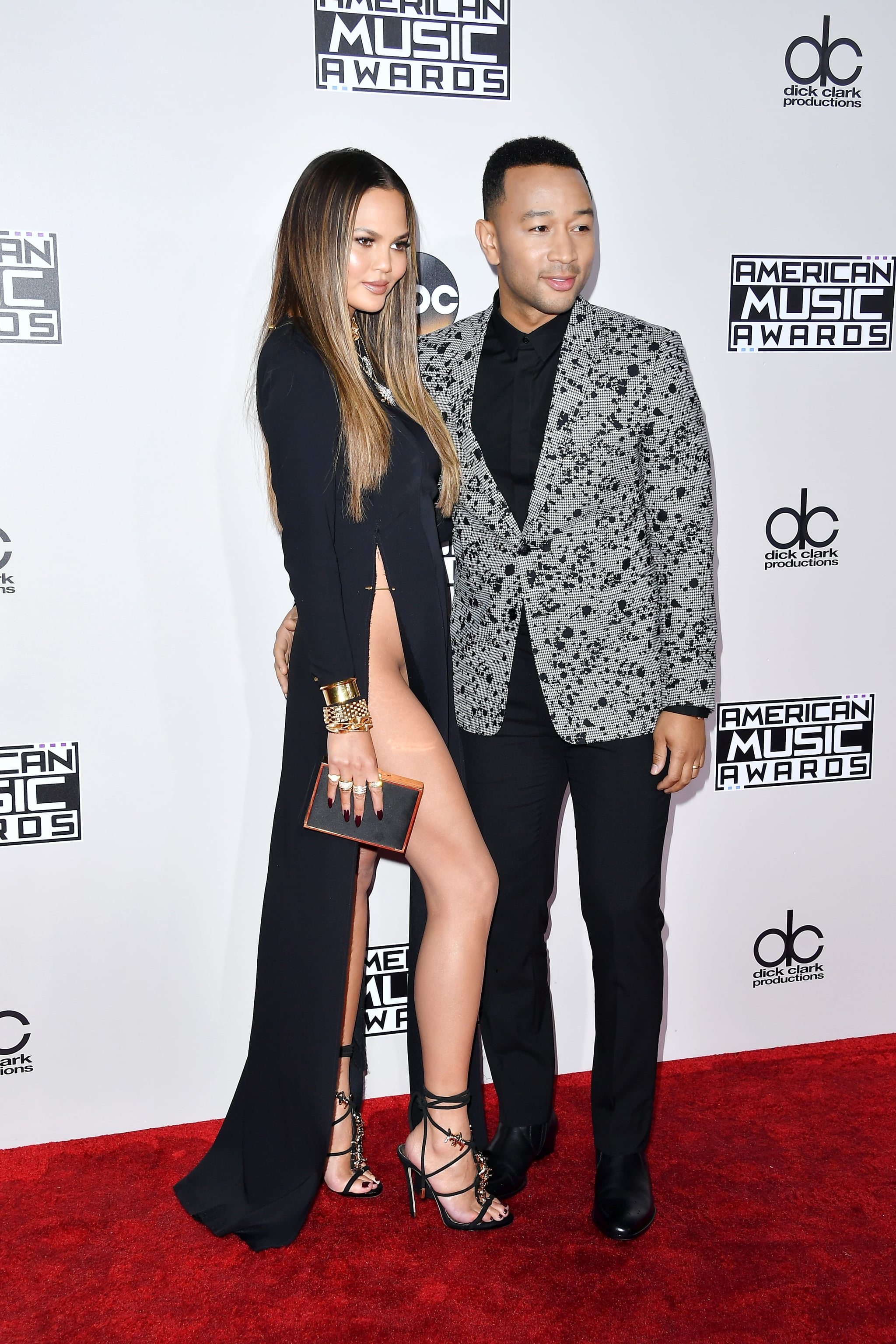 Chrissy-Teigen-John-Legend-2016-American-Music-Awards.jpg